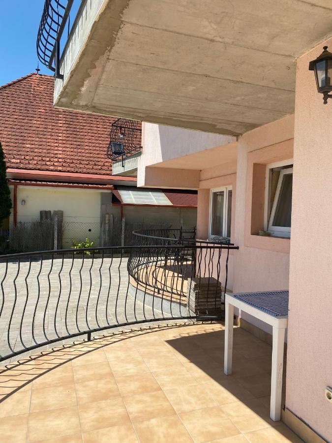 Abigel Apartmanhaz Balatonfured Exterior photo